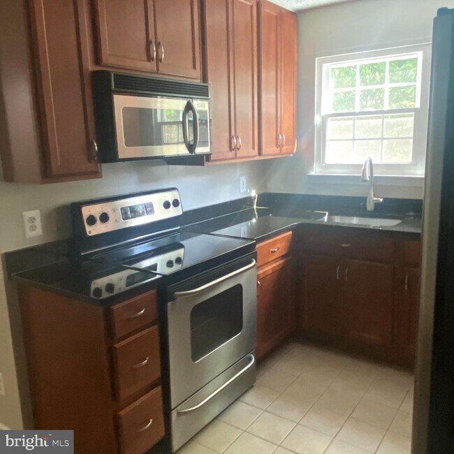 Building Photo - 3805 Green Ridge Ct