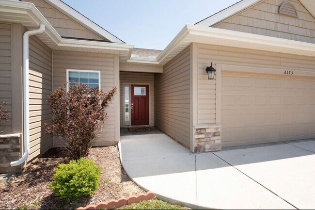 Building Photo - Beautiful Ranch Home with Open Floor Plan, Private Backyard & Luxurious Primary Suite