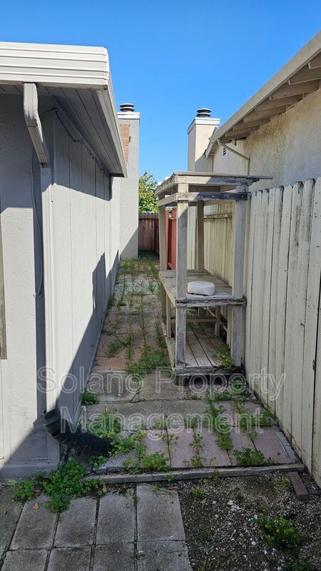 Building Photo - 771 Quartz Ln
