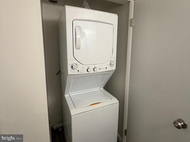 Building Photo - 5485 Harpers Farm Rd