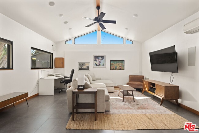 Building Photo - 1089 Palms Blvd