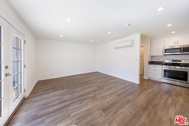 Building Photo - 4503 Vesper Ave