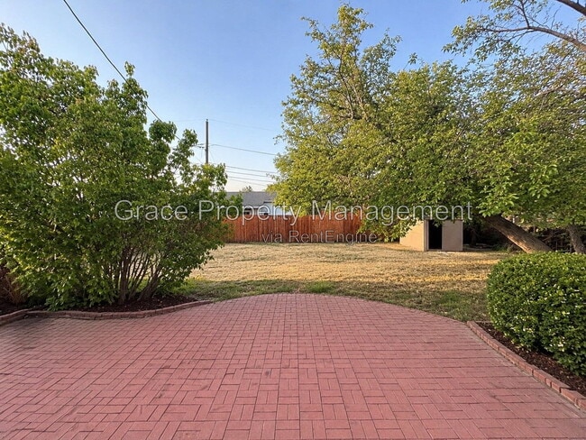 Building Photo - 87 E 81st Ave