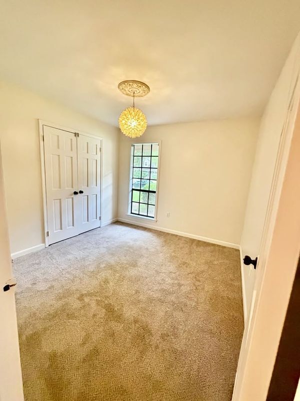 Building Photo - 9161 Gainsborough Dr