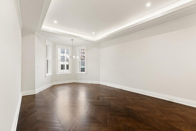 Building Photo - 121 Newbury St
