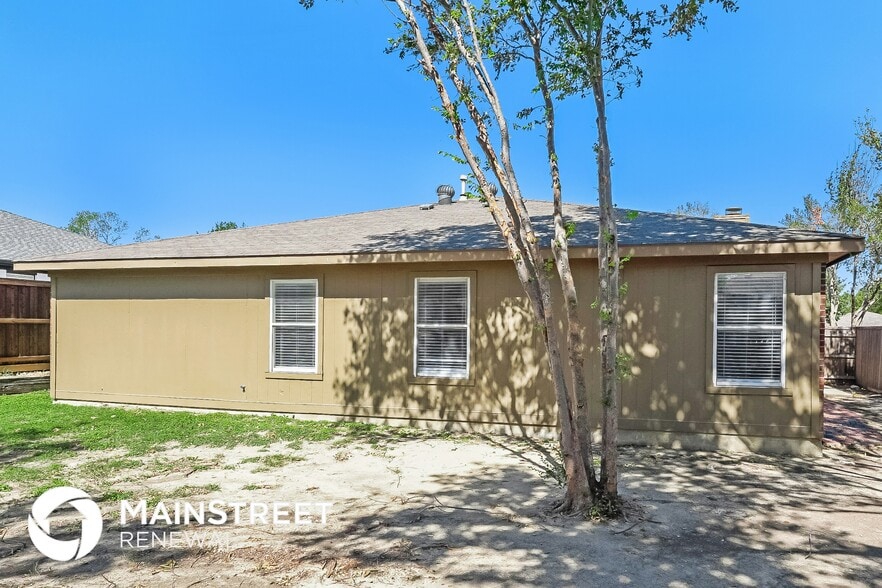 Building Photo - 10917 Ives St