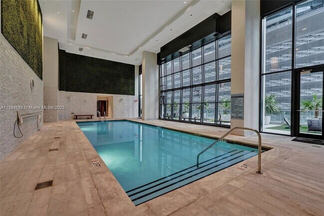 Building Photo - 1010 Brickell Ave