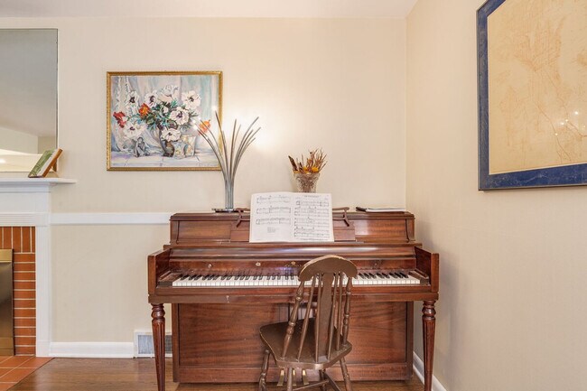 Building Photo - 3177 NE 84th St