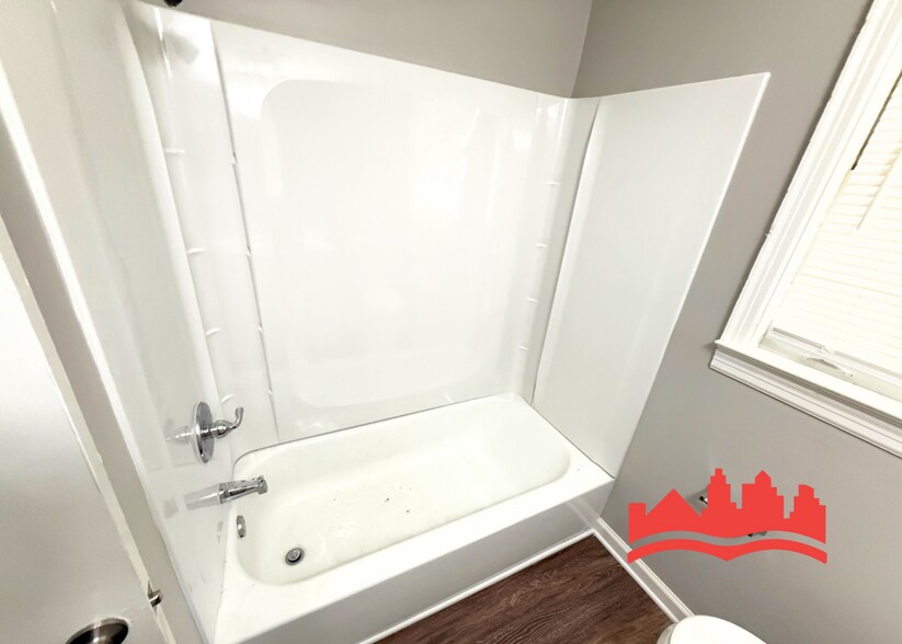 Building Photo - 4801 Dianne Dr