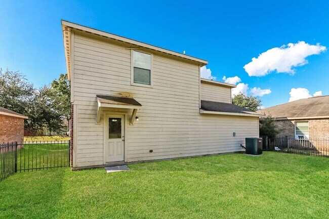 Building Photo - 28910 Rio Grande River Dr