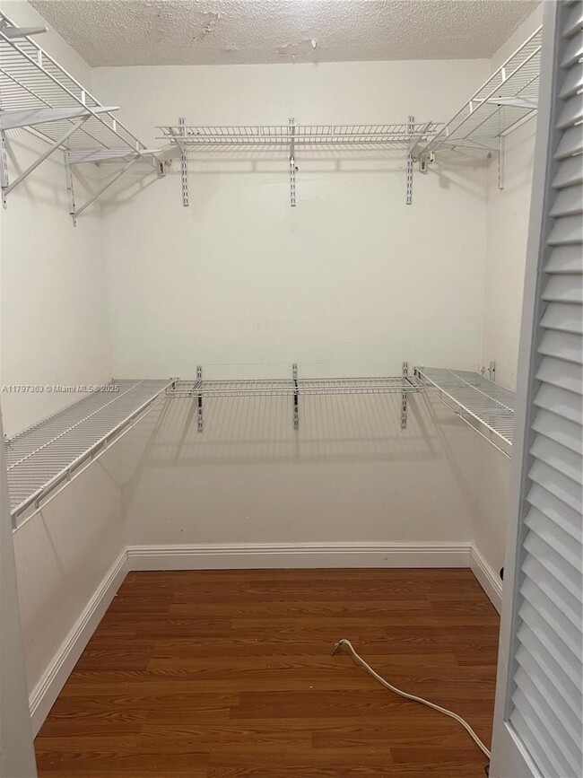 Building Photo - 6695 Racquet Club Dr