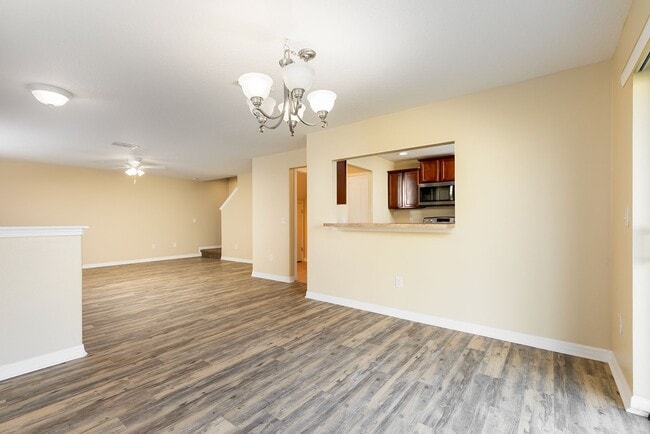 Building Photo - PRISTINE CLEAN 3 BDRM TOWNHOUSE IN SANFORD!