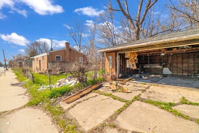 Building Photo - 13900 Sussex St