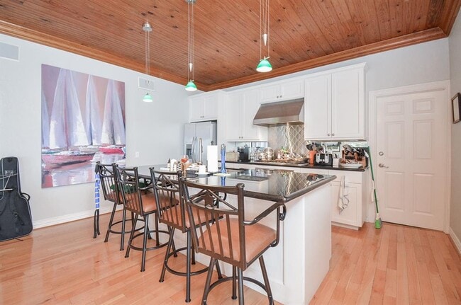 Building Photo - 400-1/2 4th St