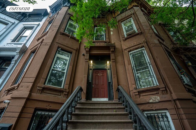Building Photo - 521 Madison St