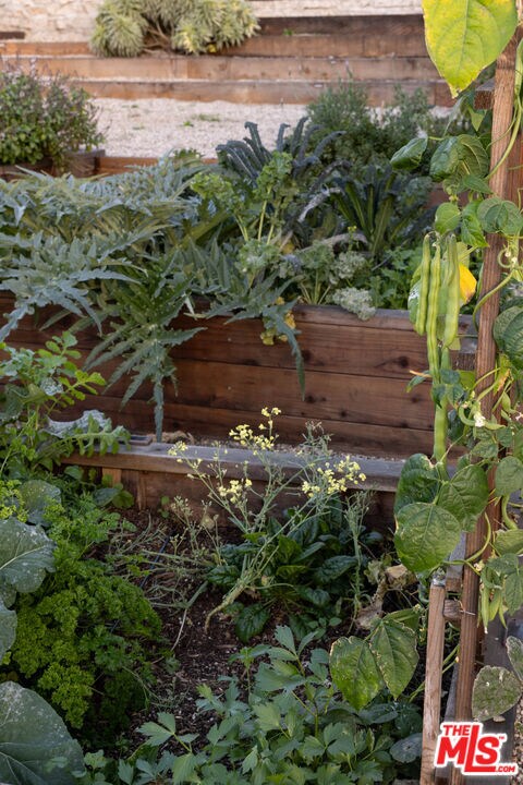 Building Photo - 6101 S Mansfield Ave