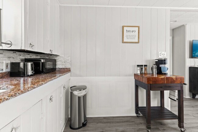 Building Photo - 71 Church St