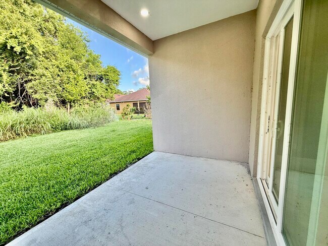 Building Photo - 660 NE Moss Rose Pl