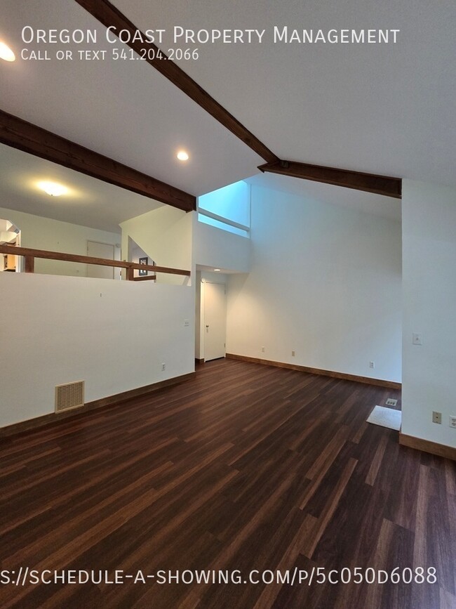 Building Photo - 600 Island Dr