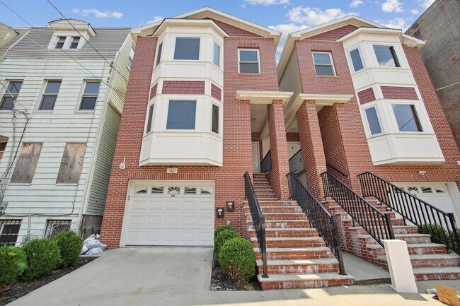 Building Photo - 286 Whiton St