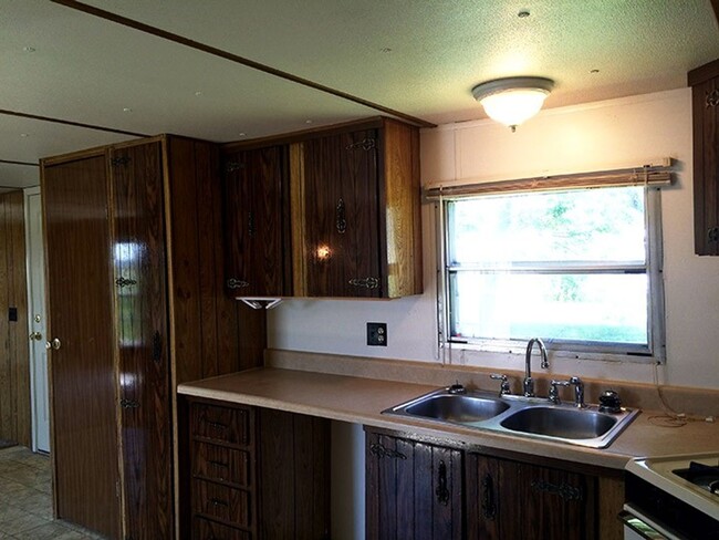 Building Photo - 2 Bed 2 Bath Mobile Home Sitting On 1 Acre