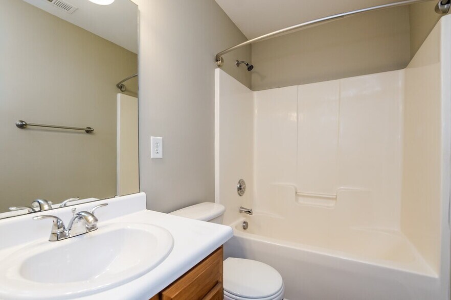 Building Photo - 3430 Idlewood Village Dr