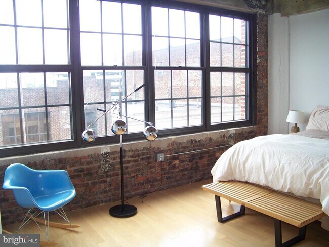 Building Photo - 234 Holliday St