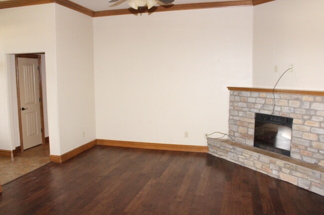 Building Photo - GREAT HOME IN THE EISENHOWER VILLAGE AREA!!