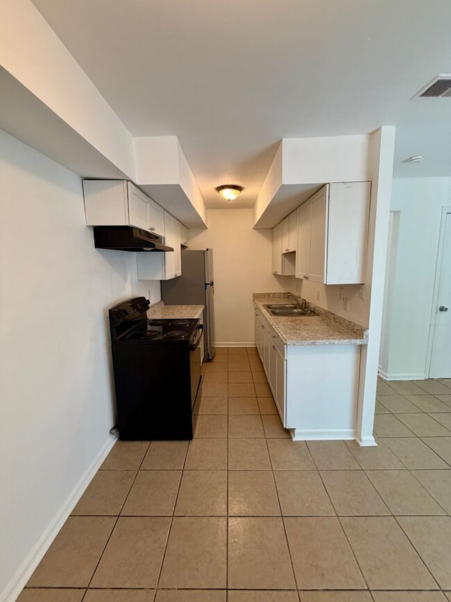 Building Photo - 68 Village Dr