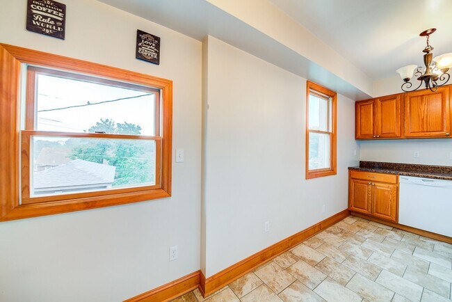 Building Photo - Stunning 3 bedroom home in Bon Air availab...