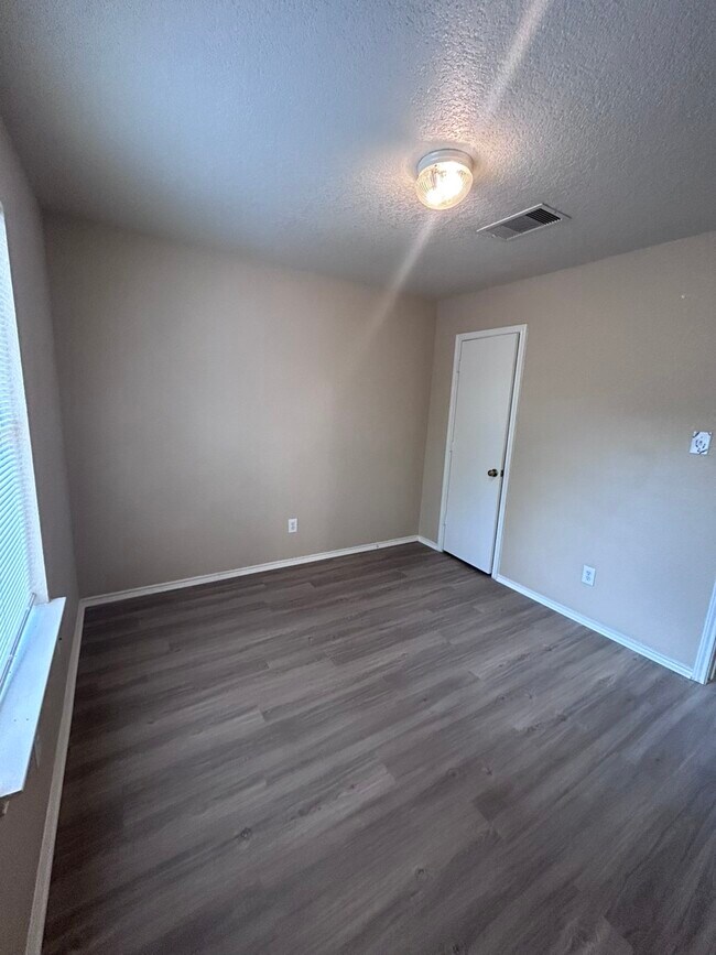 Building Photo - 841 Barrel Point