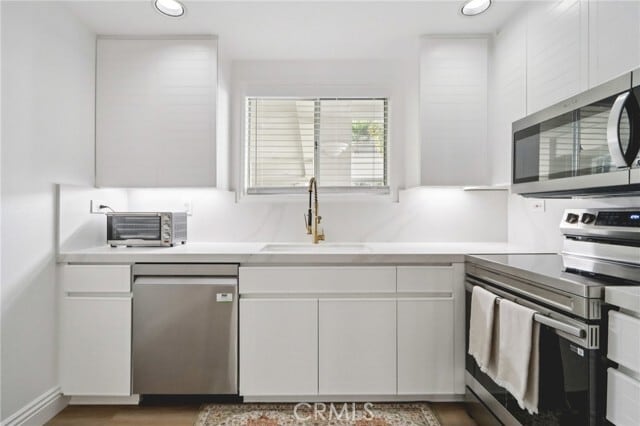 Building Photo - 2253 Martin