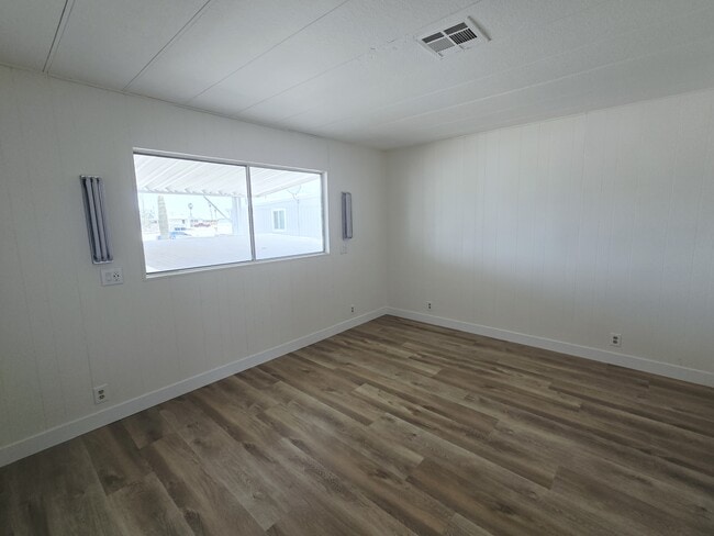 Building Photo - 220 Hopi Ln