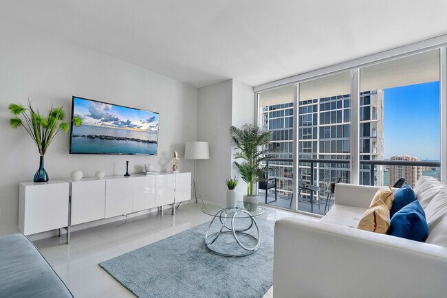 Building Photo - 485 Brickell Ave
