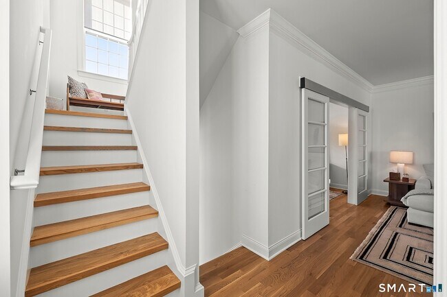 Building Photo - 35 Moorland Dr