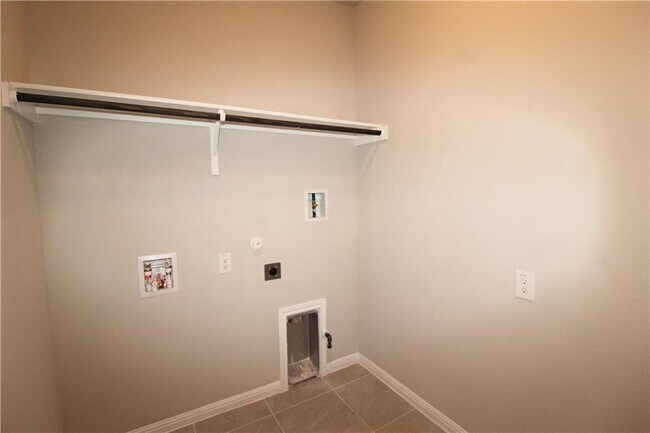 Building Photo - 307 Silver Glen Dr