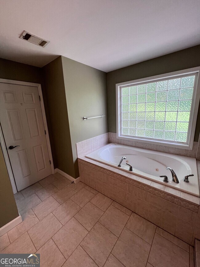Building Photo - 119 Tullamore Trail