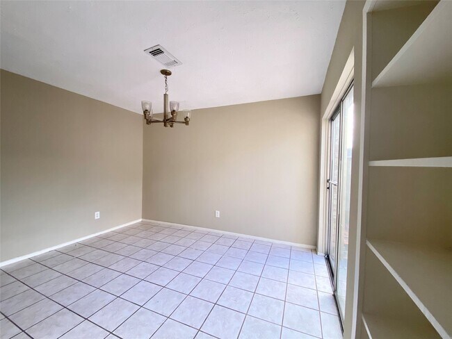 Building Photo - 3123 Sam Houston Dr