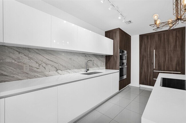 Building Photo - 851 NE 1st Ave