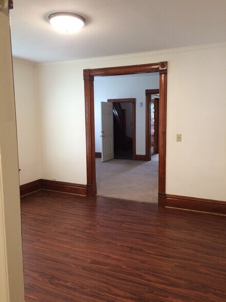 Building Photo - 213 E Mill St