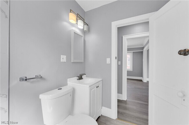 Building Photo - 10613 Sandusky Ave