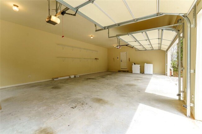 Building Photo - 214 Chandler Walk