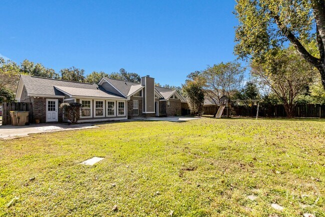 Building Photo - 397 Greenwich Dr