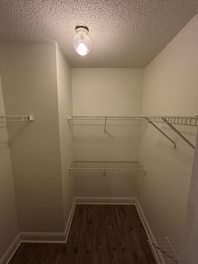 Building Photo - 104 Breezewood Dr