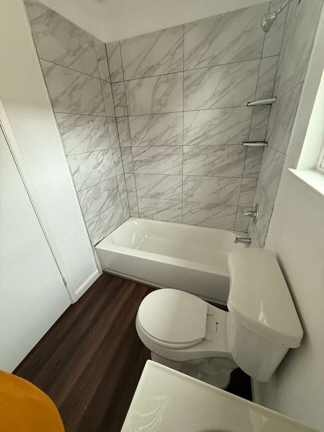 Building Photo - 560 3rd St