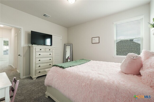 Building Photo - 445 Appalachian Trl