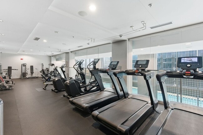 Building Photo - $500 Credit towards first month's rent if leased by April 1st. 9th Floor of Encore Building Downt...