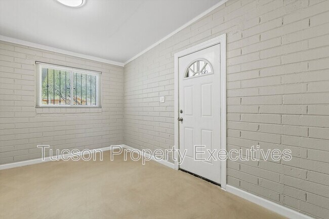 Building Photo - 3317 N Howard Blvd