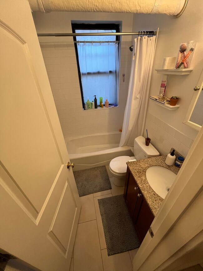 Building Photo - 1 bedroom available for Feb 1