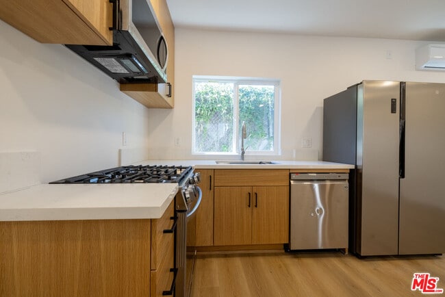 Building Photo - 5418 1/2 Smiley Dr